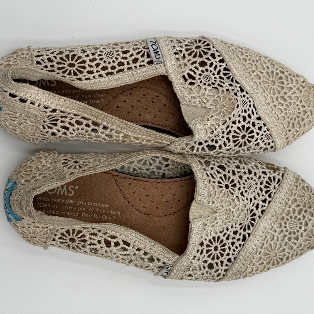 TOMS Women's Beige Crochet Flats
